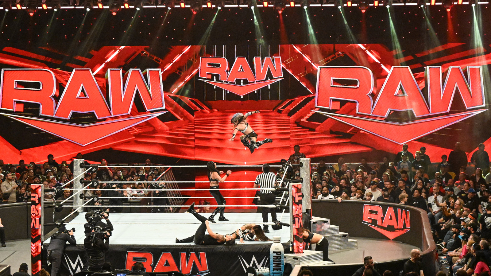 Netflix Exec Addresses Potential Streaming Issues For Upcoming Wwe Raw