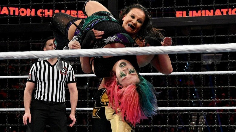 Shayna Baszler lifting Asuka