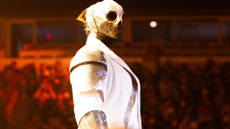 Andrade wearing his maskl