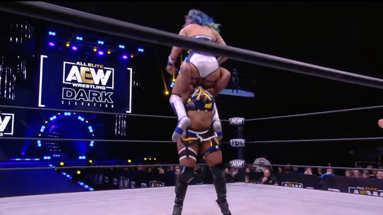 Athena hitting a powerbomb