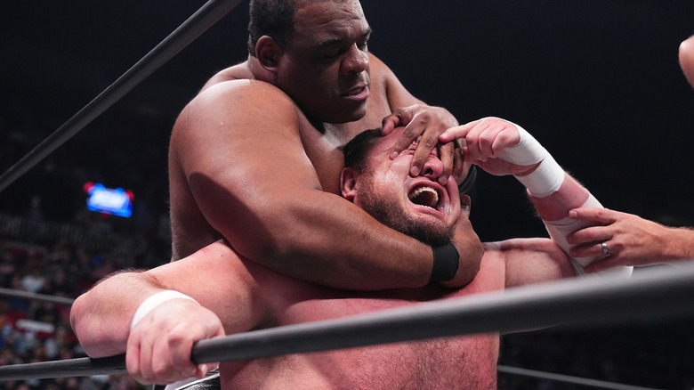 Keith Lee digs his fingers into Samoa Joe's eyes