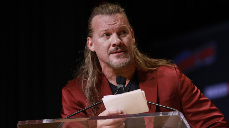 Chris Jericho reading from cue cards