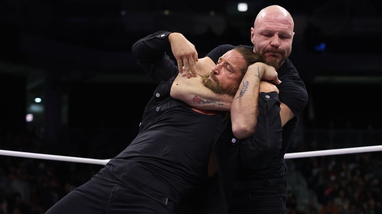 Jon Moxley chokes out Jay White