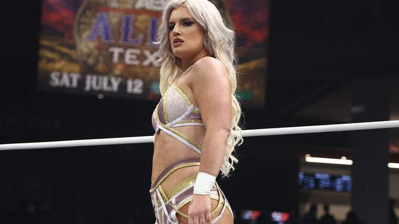 Toni Storm dressed as Mariah May on "AEW Dynamite."