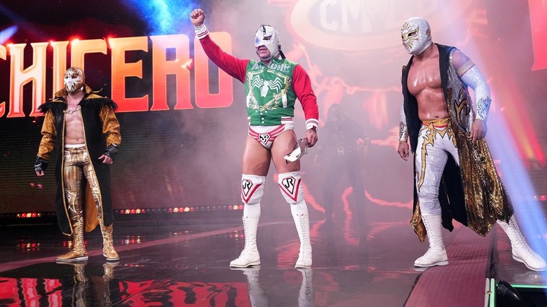 CMLL stars make their way to the ring 