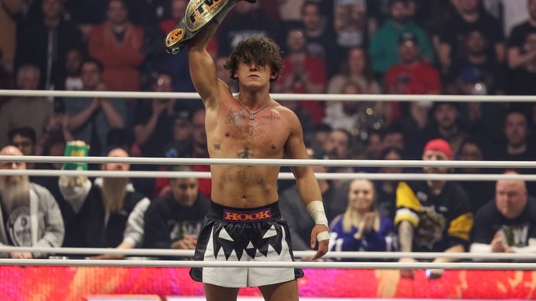 HOOK raises his title belt