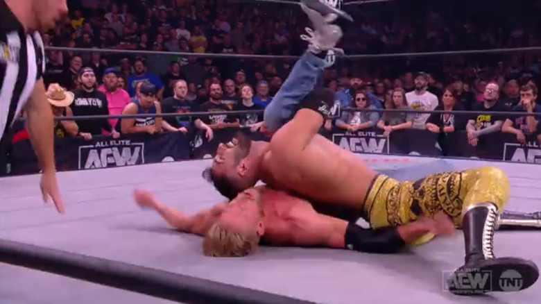 Daivari pinning Cassidy