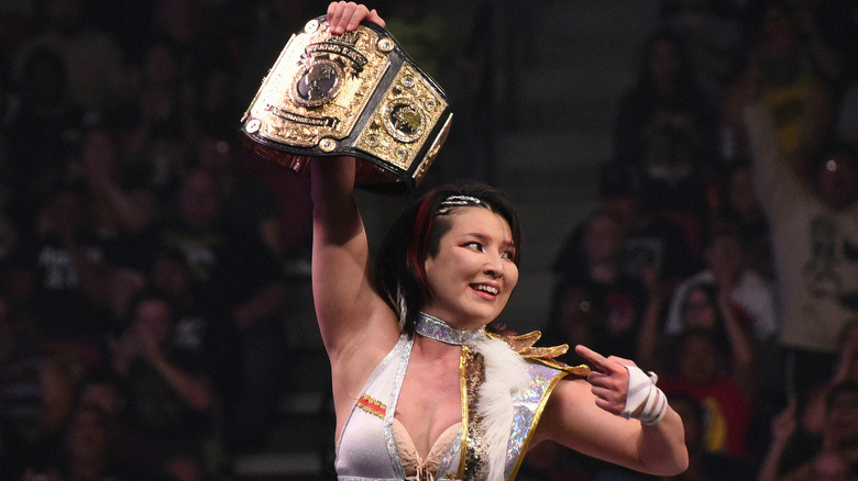 Hikaru Shida raises the championship