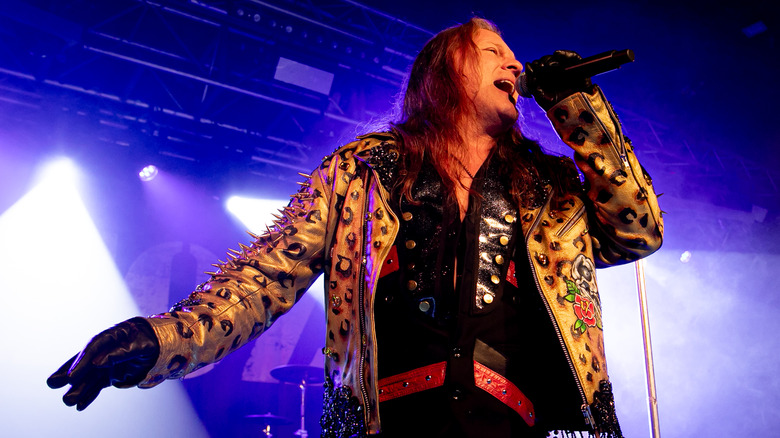 Chris Jericho performing with Fozzy