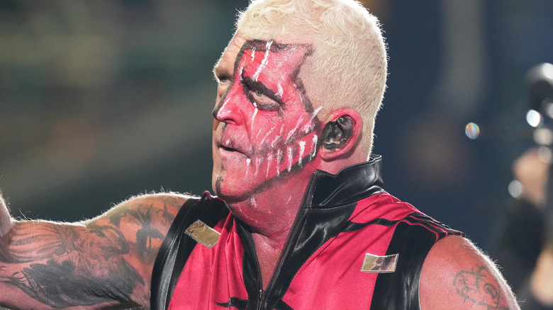 Dustin Rhodes waving to the crowd