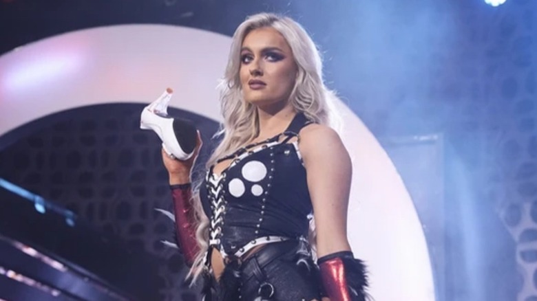 Mariah May holds Toni Storm's shoe in hand