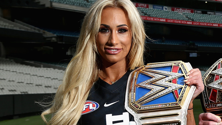 Carmella holding the SmackDown Women's Championship