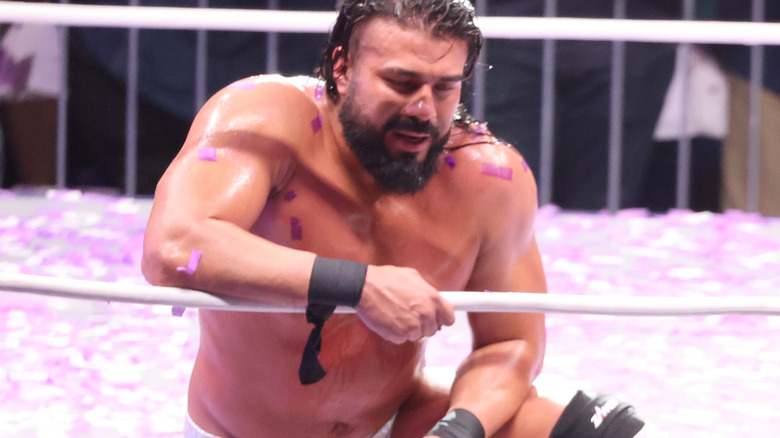 Andrade covered in confetti