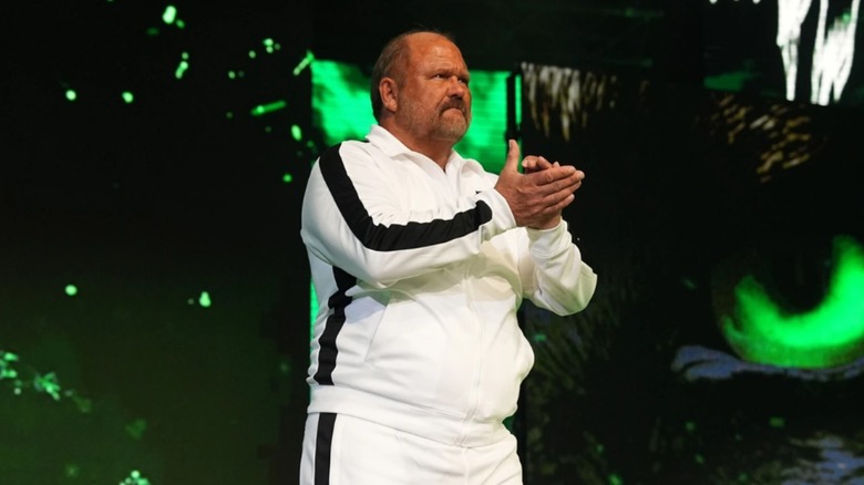 Arn Anderson clapping