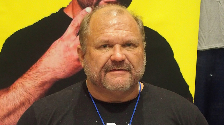 Arn Anderson finding himself in front of a photo of himself