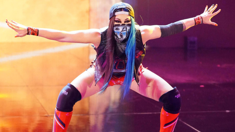 Michin posing during her ring entrance