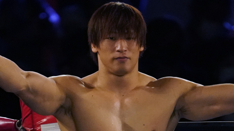 Kota Ibushi holds his arms wide open