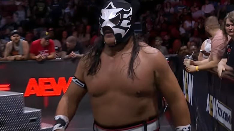 Ultimo Guerrero wearing mask