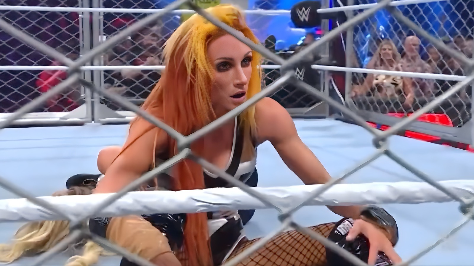Becky Lynch vs. Trish Stratus cage match advertised for WWE Payback -  WON/F4W - WWE news, Pro Wrestling News, WWE Results, AEW News, AEW results