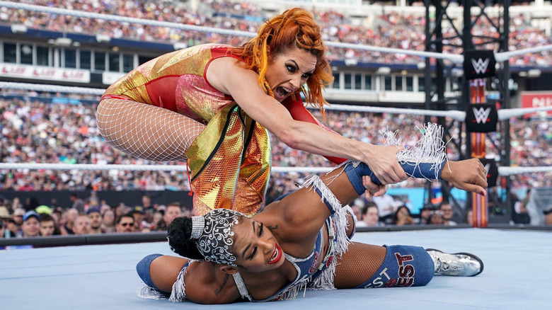 Becky Lynch wrestles Bianca Belair