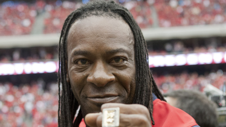 Booker T posing with ring