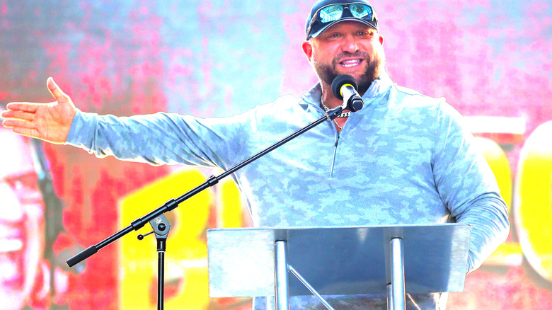 Bully Ray, directing traffic