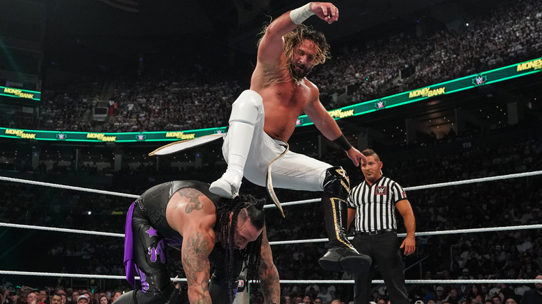 Seth Rollins curbstomps Damian Priest