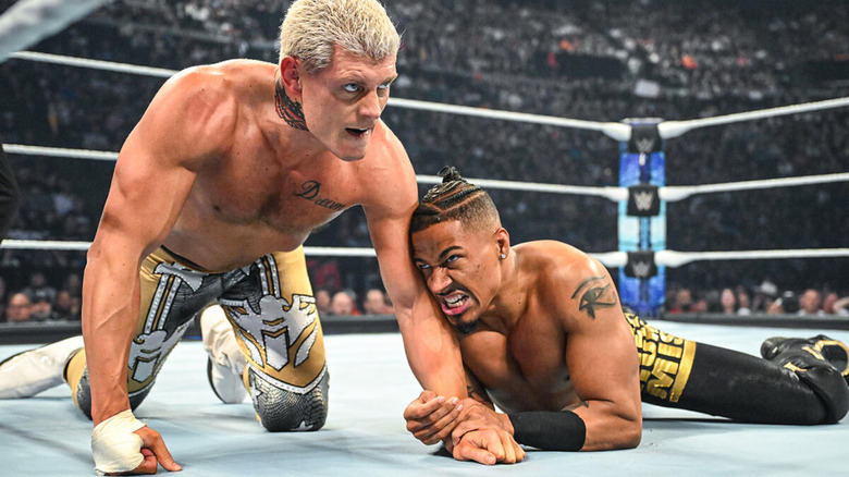 Cody Rhodes contra Carmelo Hayes