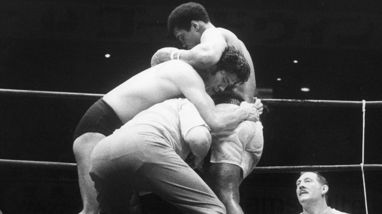 Antonio Inoki fights Muhammad Ali