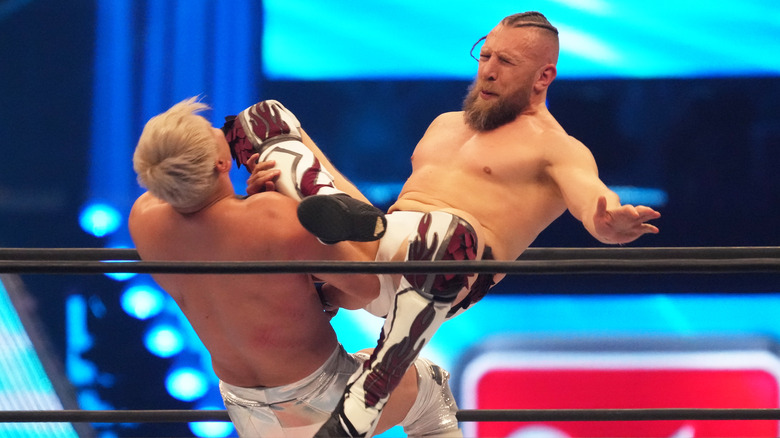 Bryan Danielson knees Kazuchika Okada in the face