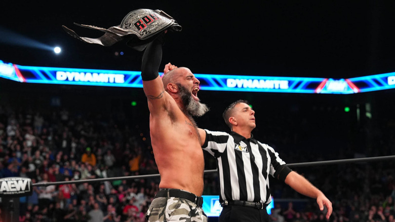 Mark Briscoe holds title