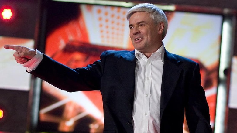 Eric Bischoff smiling and pointing