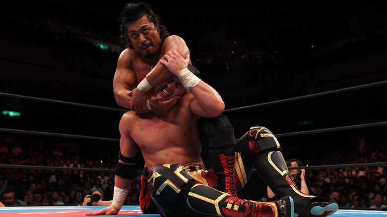 Shingo Takagi grabs Will Ospreay's head