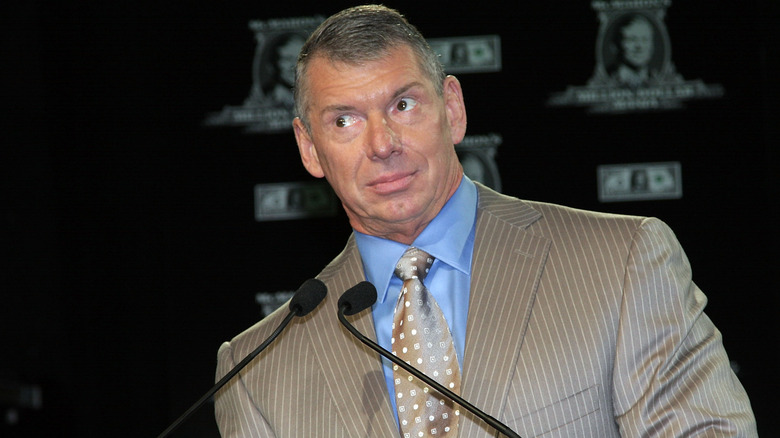 Vince McMahon mirando hacia el futuro