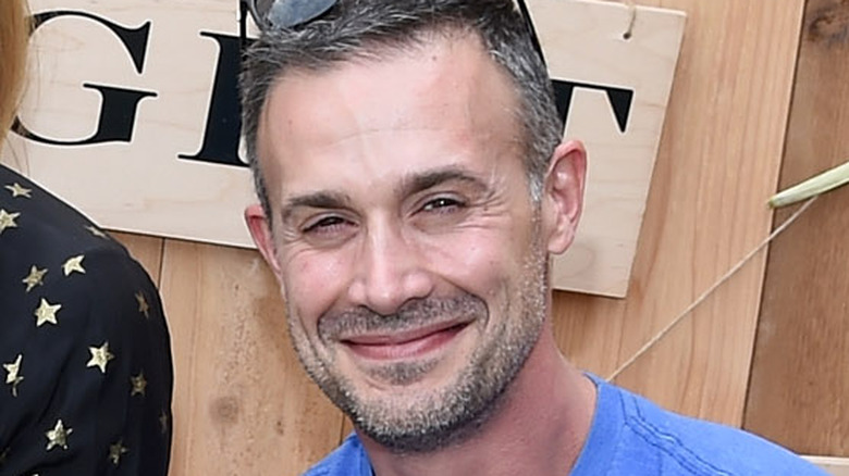 Freddie Prinze Jr. smiling