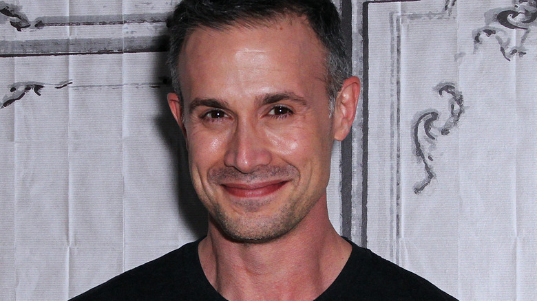 Freddie Prinze Jr. smiling