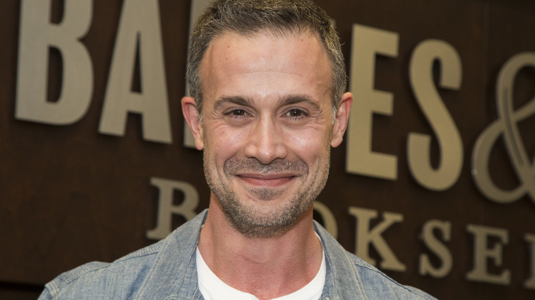 Freddie Prinze Jr. smiling