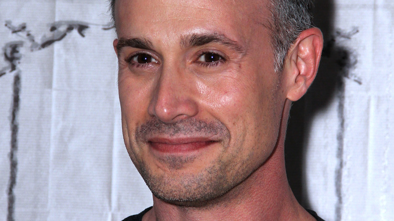 Freddie Prinze Jr. smiling