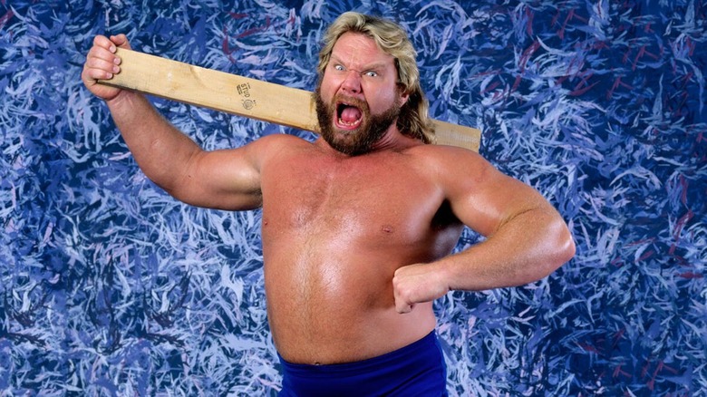 Hacksaw Jim Duggan posing