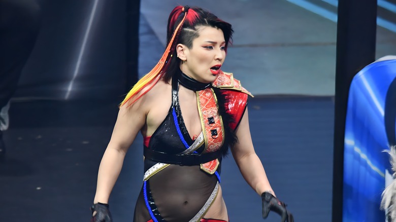 Hikaru Shida looking at the ring