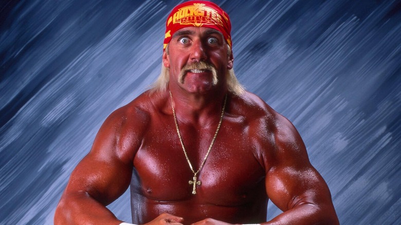 Hulk Hogan flexing