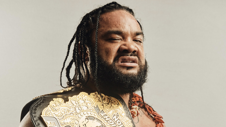 Jacob Fatu posing