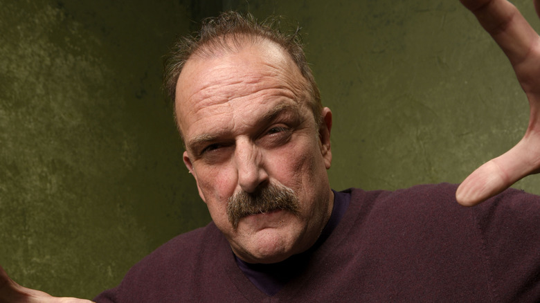 Jake Roberts posing