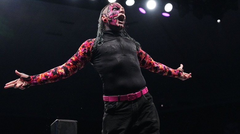 Jeff Hardy posing