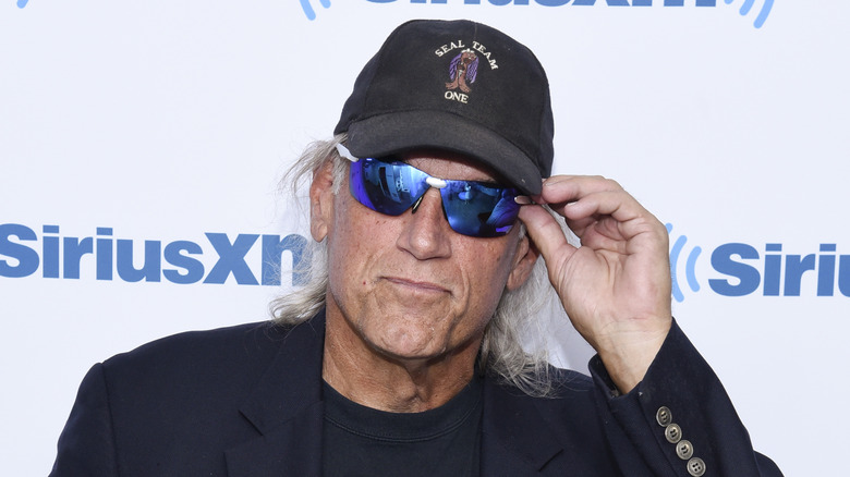 Jesse Ventura rocks the shades