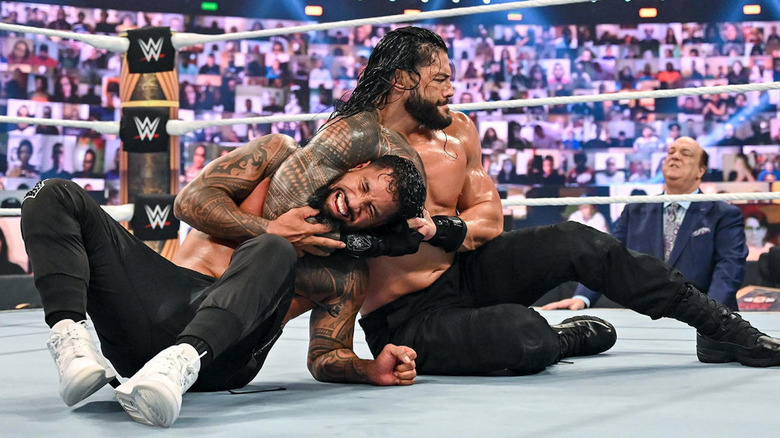 Roman Reigns headlocks Jey Uso