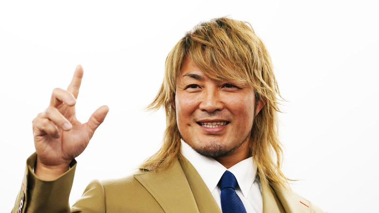 Hiroshi Tanahashi posing