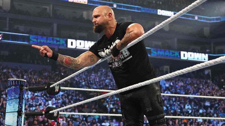 Karl Anderson pointing on WWE SmackDown