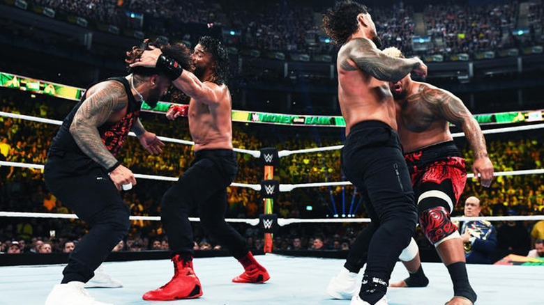 The Usos Vs. Roman Reigns & Solo Sikoa 