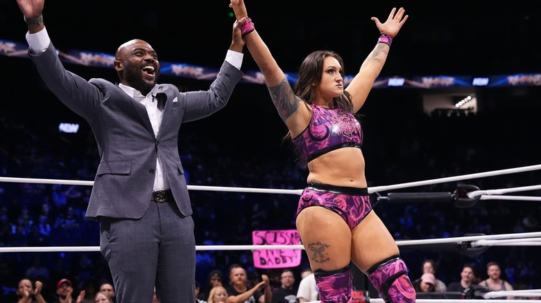 Stokley Hathaway raises Kris Statlander's hand